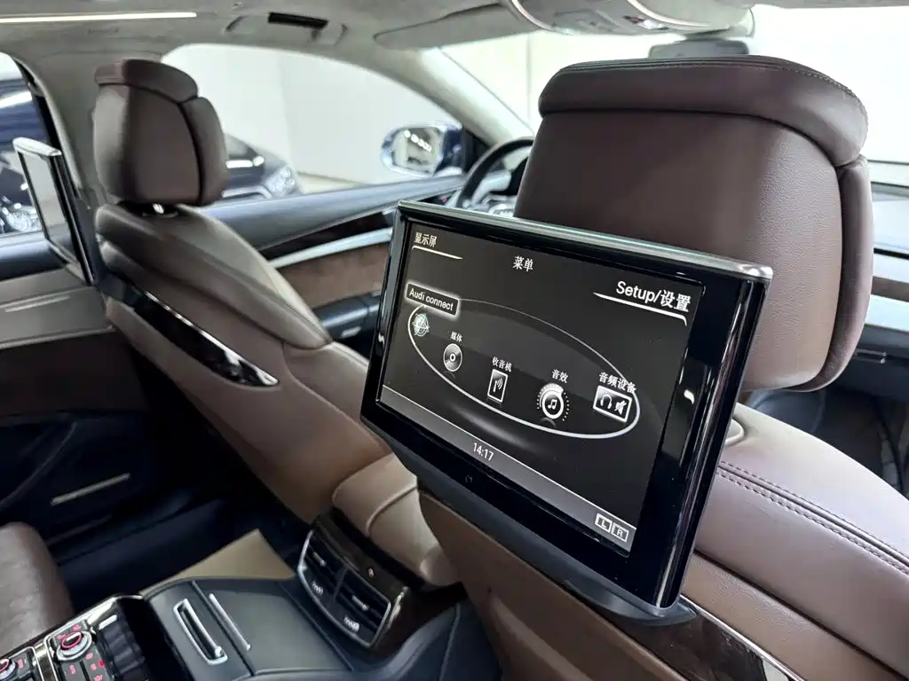 Photo 19 - Audi A8