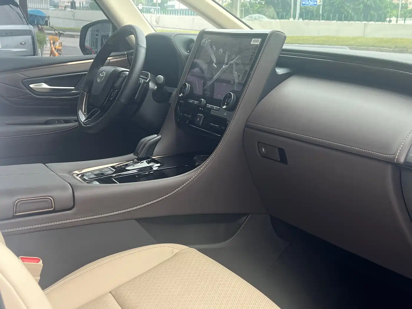 Toyota Alphard 2024 Hybrid 2.5L Ultimate Enjoyment Edition фото 17