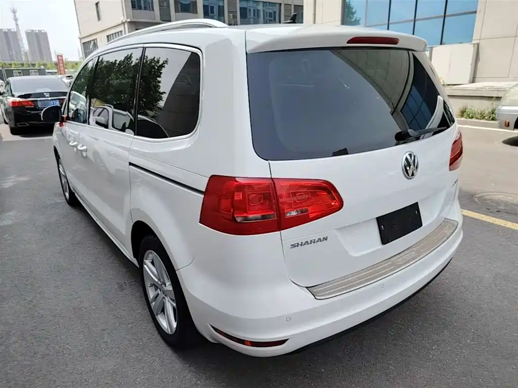 Volkswagen Sharan 2014 2.0TSI Comfort фото 5