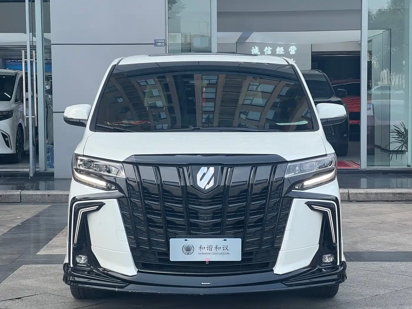 Toyota Alphard 2018 Facelift 3.5L Premium Edition фото 2