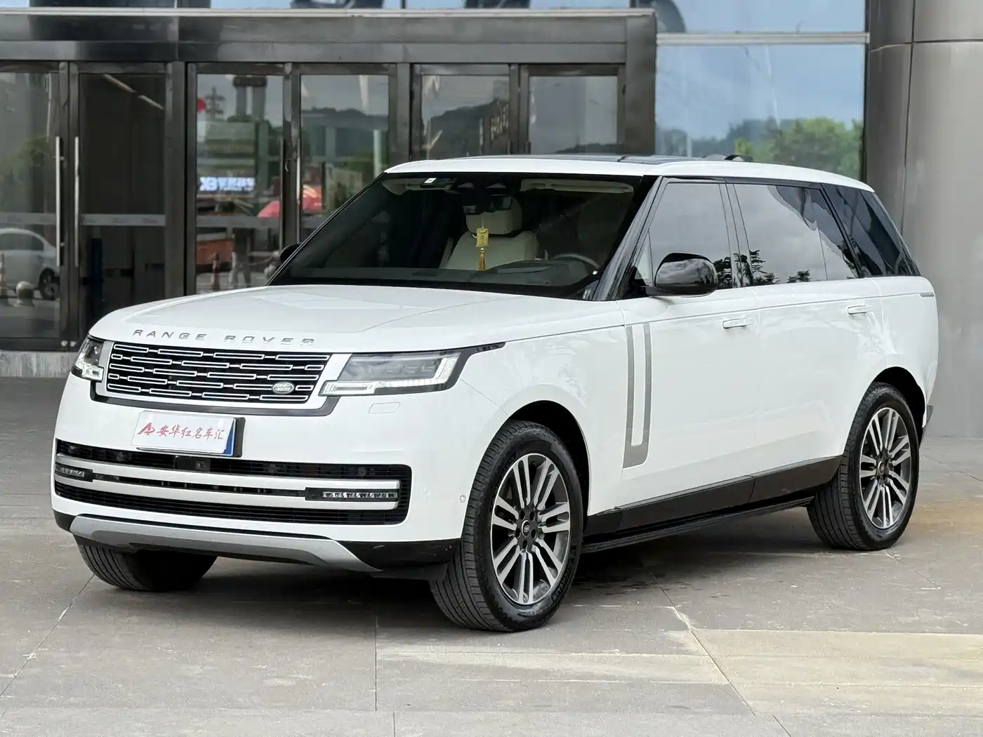 Land Rover Range Rover 2023 3.0 L6 400PS Genesis Extended Version
