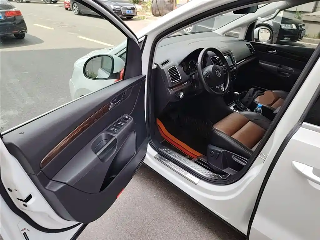 Volkswagen Sharan 2014 2.0TSI Comfort фото 16