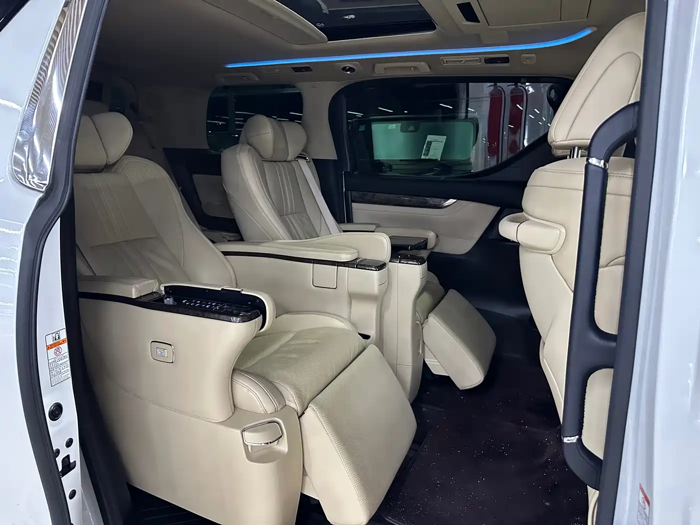 Toyota Vellfire 2020 2020 Twin Engine 2.5L HV Premium Edition