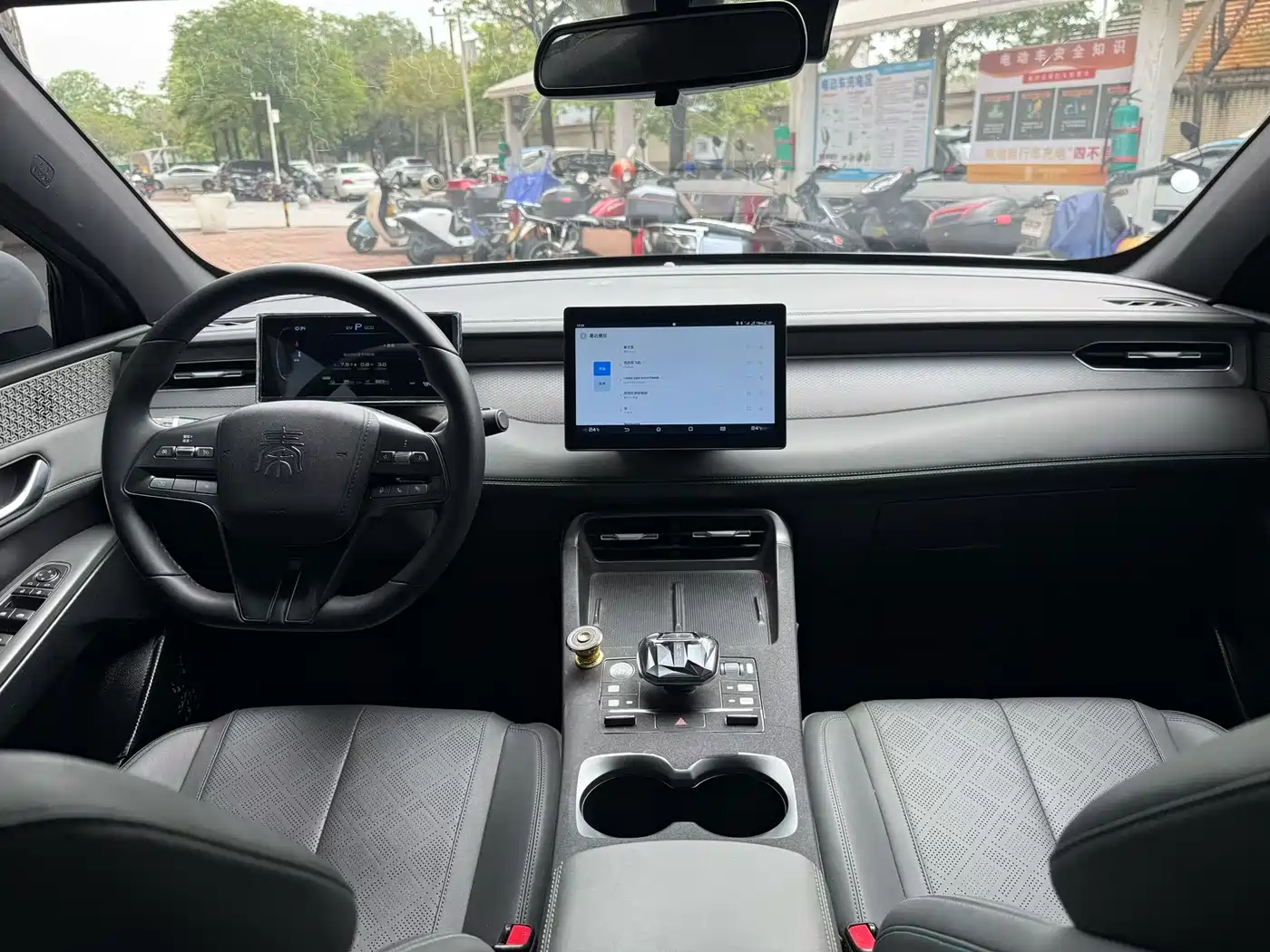 BYD Qin PLUS 2025 DM-i Smart Drive 55KM Leader фото 4