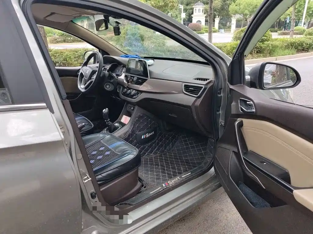 Baojun 310W 2017 2017 1.5L Manual Fashion Edition (China V)