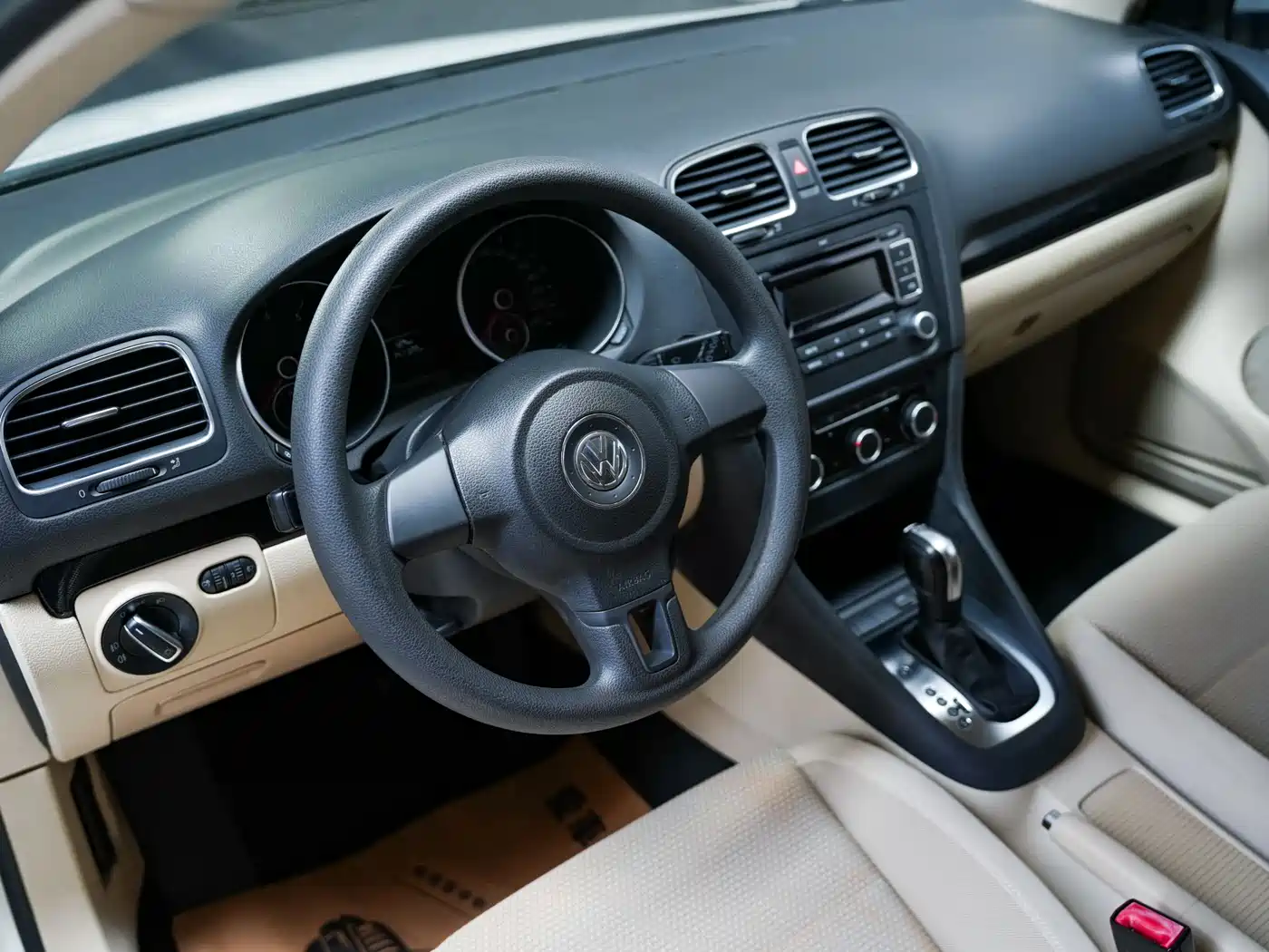 Volkswagen Golf 2011 Model 1.6 Automatic Comfort фото 7