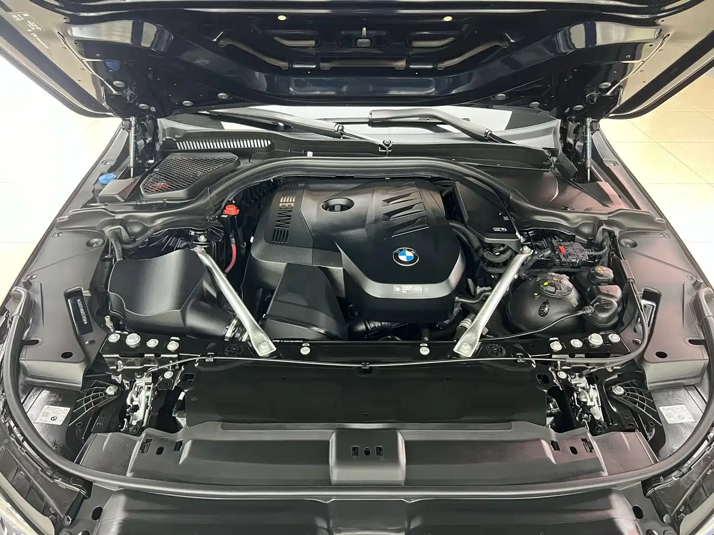 BMW 5 Series 2024 530Li Premium M Sport Package фото 25