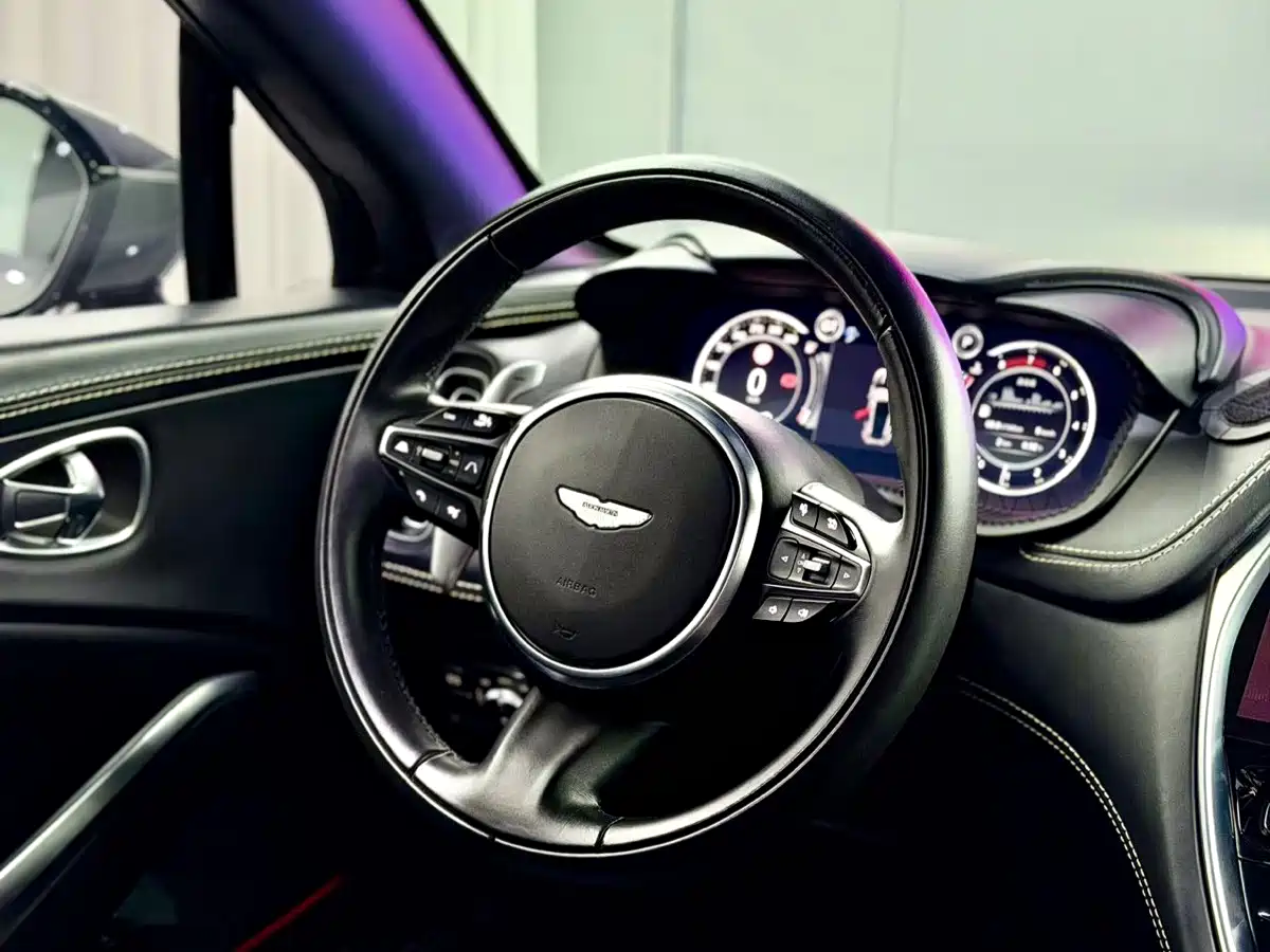 Aston Martin DBX 2022 2022 3.0T STRAIGHT-SIX