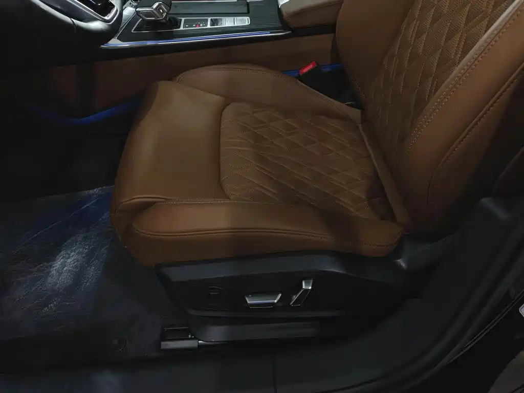 Фото 20 - Audi A6L