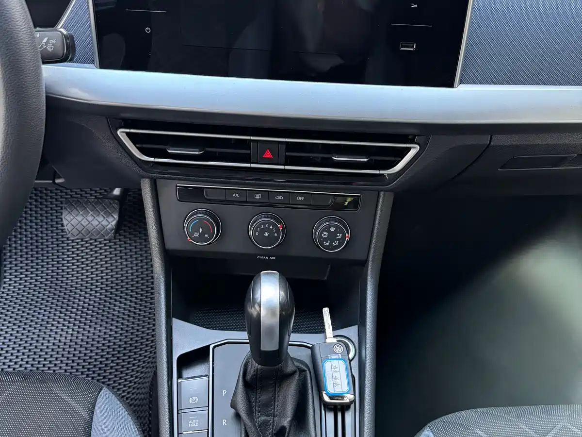 Volkswagen Lavida 2024 Model 1.5L Automatic Full Comfort Edition фото 14