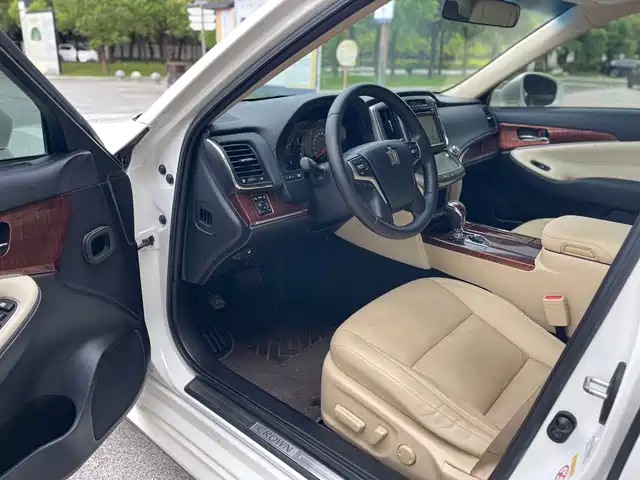 Toyota Crown 2015 2.0T Fashion — фото 4