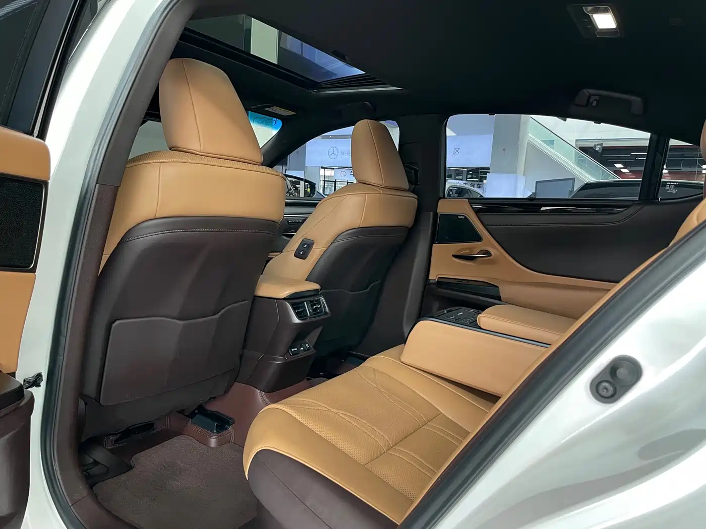 Lexus ES 2021 300h Executive Edition фото 9