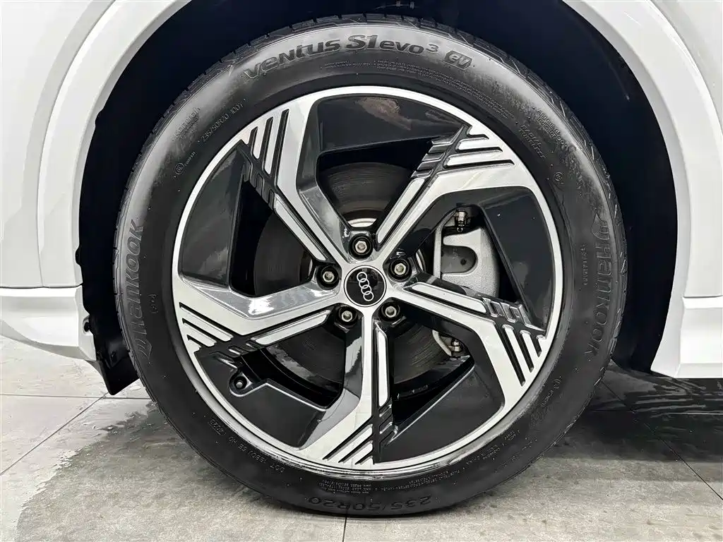 Audi Q4 e-tron 2024 40 e-tron Creation Edition фото 13