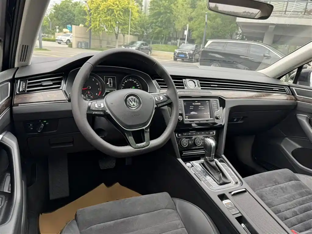 Volkswagen Magotan 2017 330TSI DSG Luxury фото 16