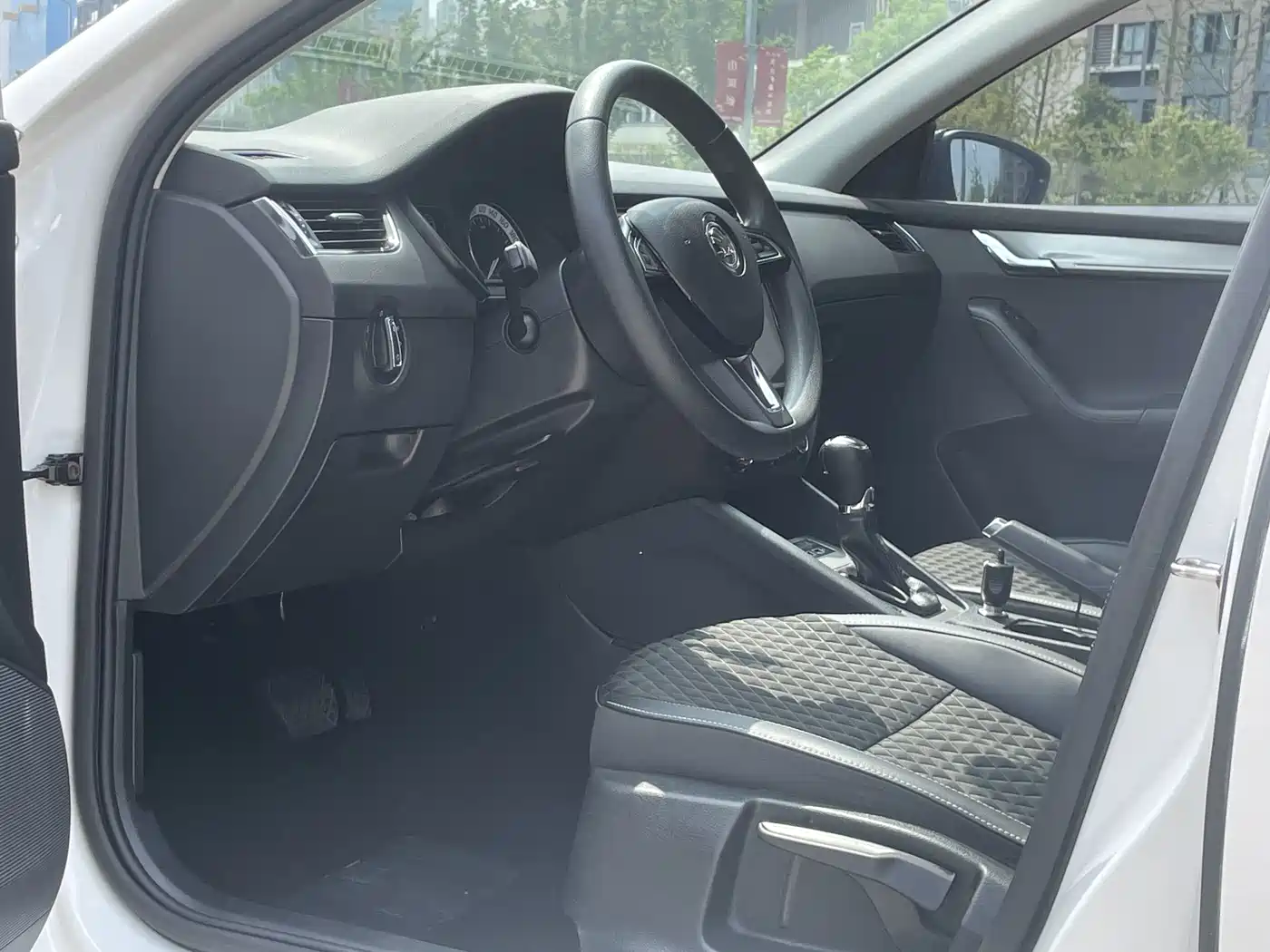Škoda Octavia 2019 TSI280 DSG Luxury Edition фото 4