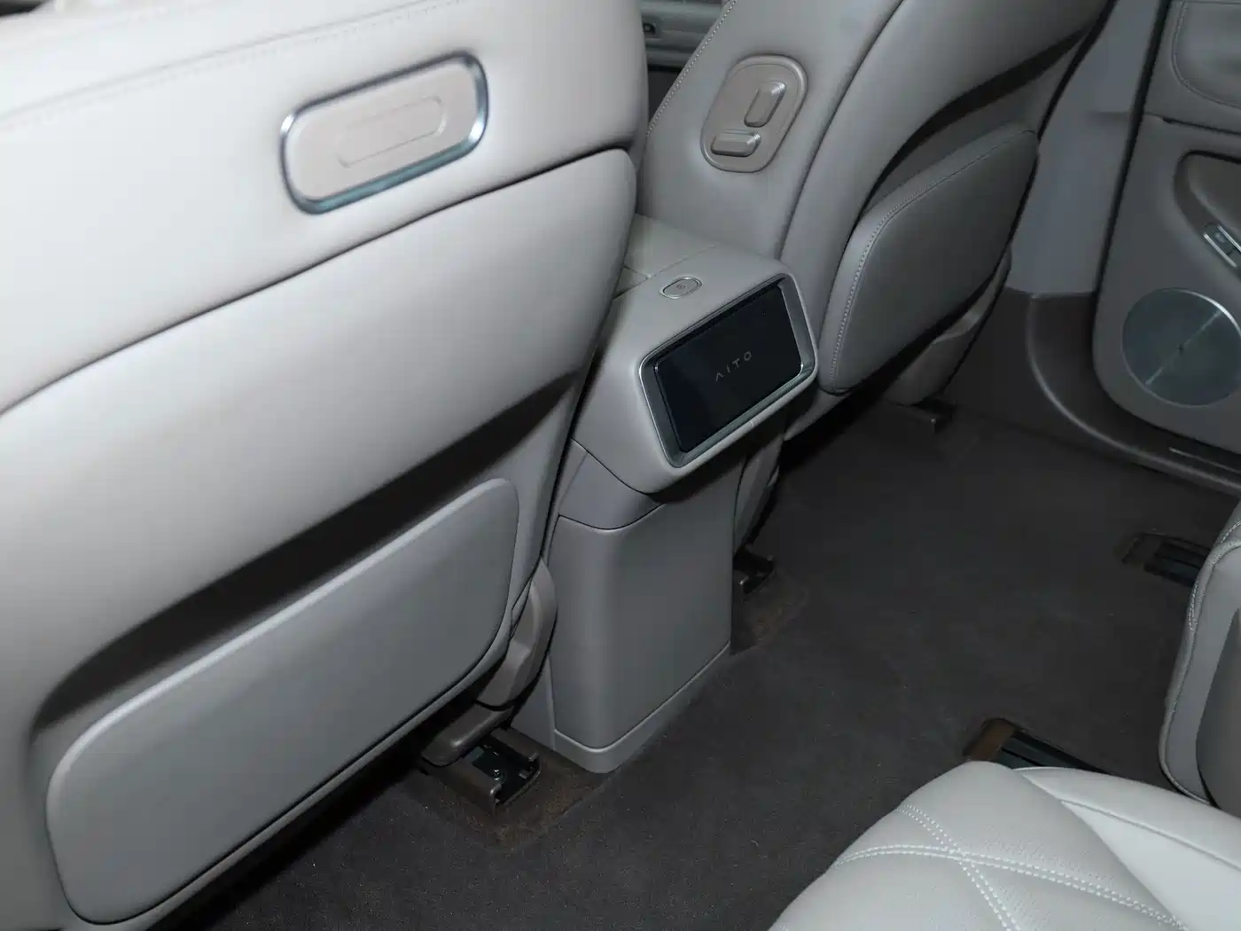 AITO Wenjie AITO M9 2026 2025 Extended Range Ultra 52kWh 6-Seater