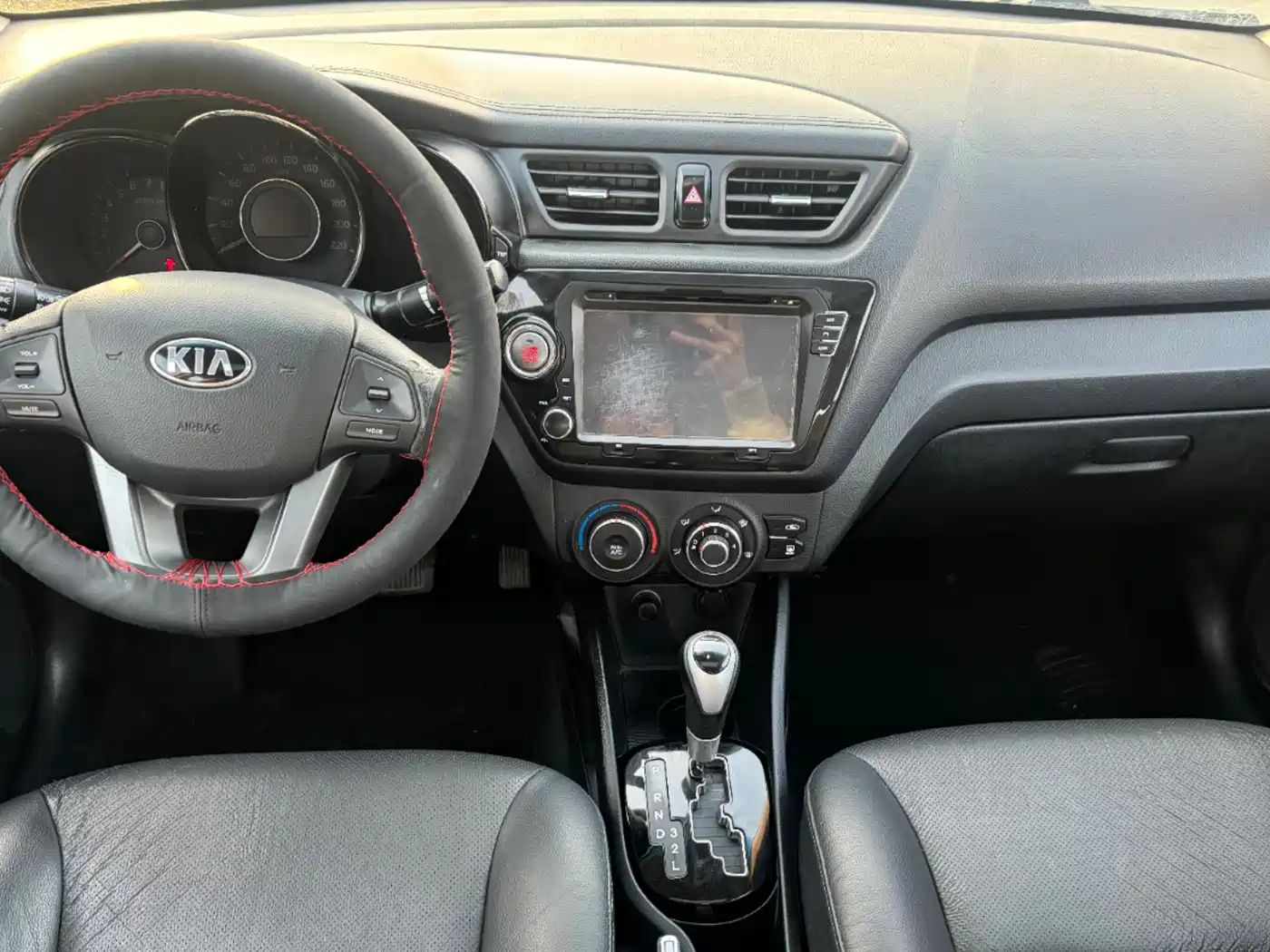 Kia K2 2012 Sedan 1.6L AT Premium Commemorative Edition фото 8
