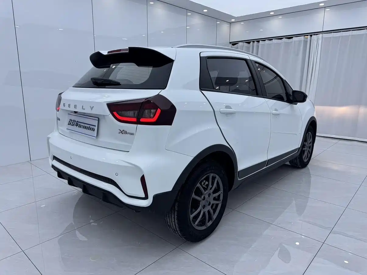 Фото 4 - Geely Vision X3