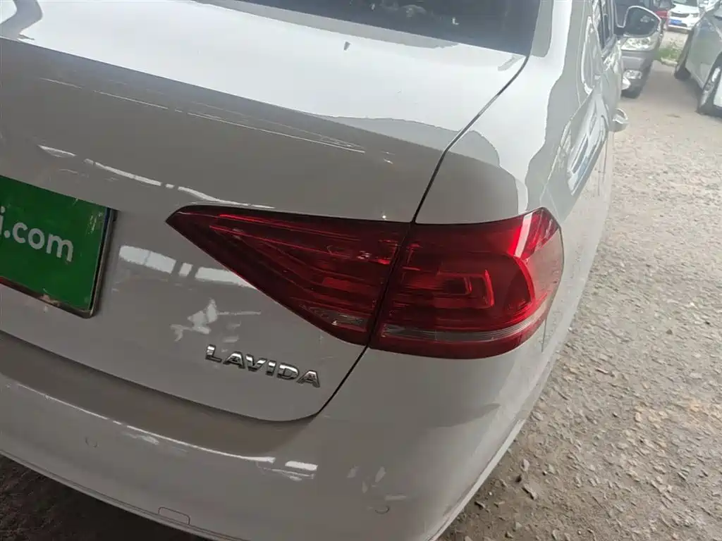 Volkswagen Lavida 2017 1.6L Manual Trend Edition фото 8