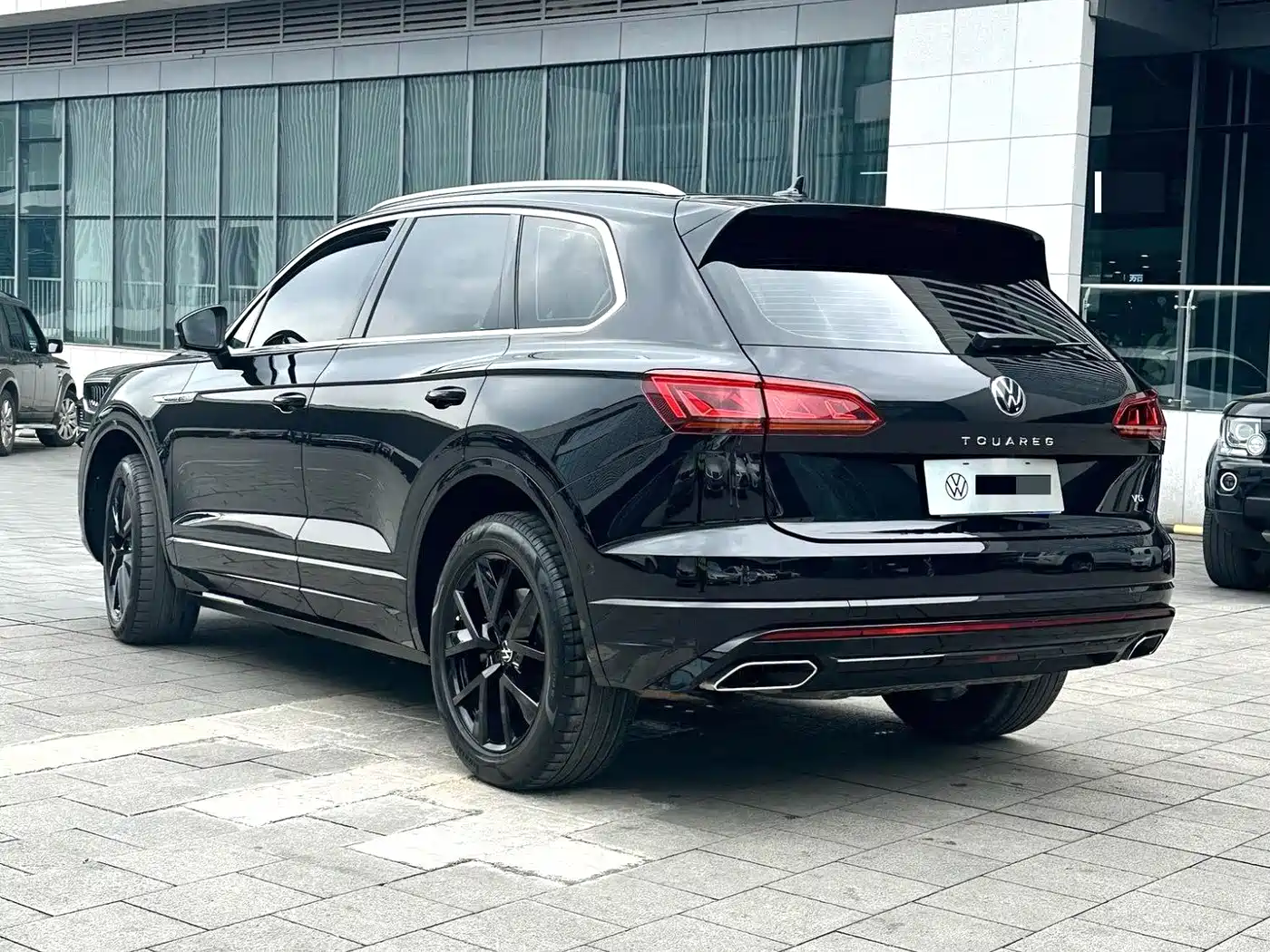 Volkswagen Touareg 2021 3.0TSI R-Line Classic Sport Package фото 11