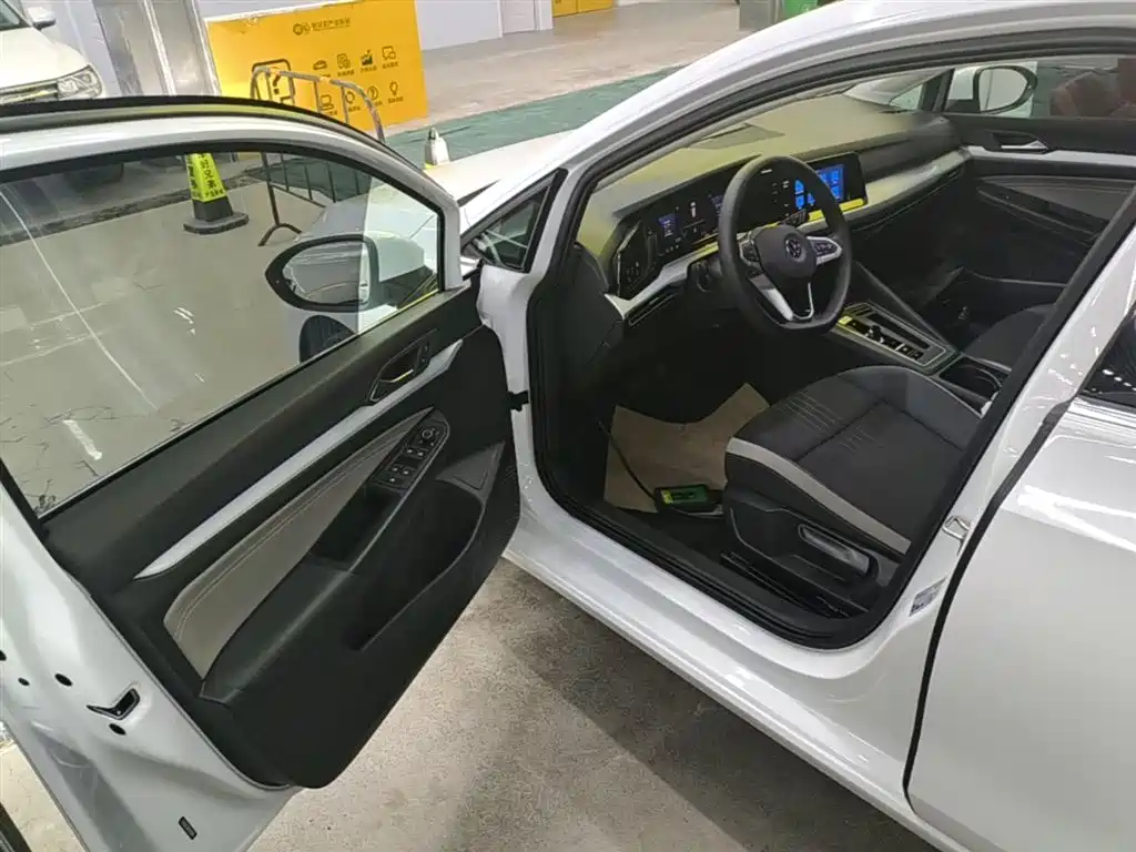 Volkswagen Golf 2023 Facelift 280TSI DSG Pro фото 16
