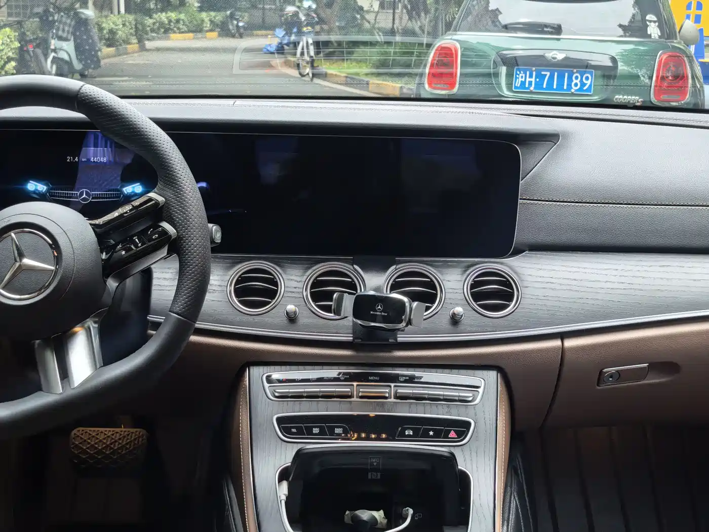 Mercedes-Benz E-Class 2023 E 300 L Sport Luxury фото 11
