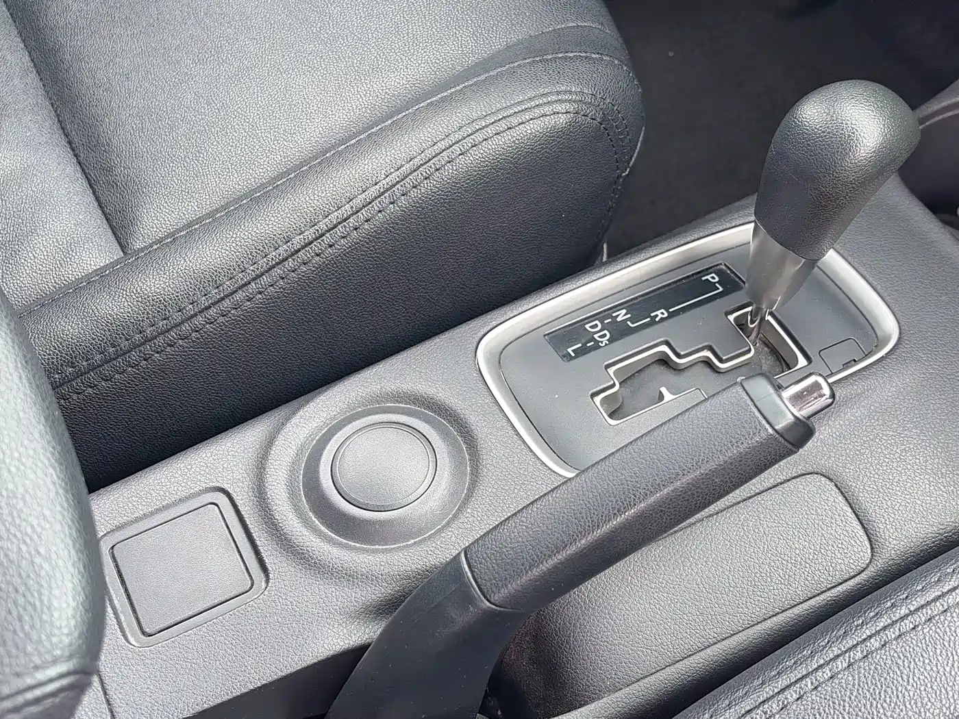 Mitsubishi Outlander 2016 2.0L 2WD Fashion Edition 5-seater фото 14