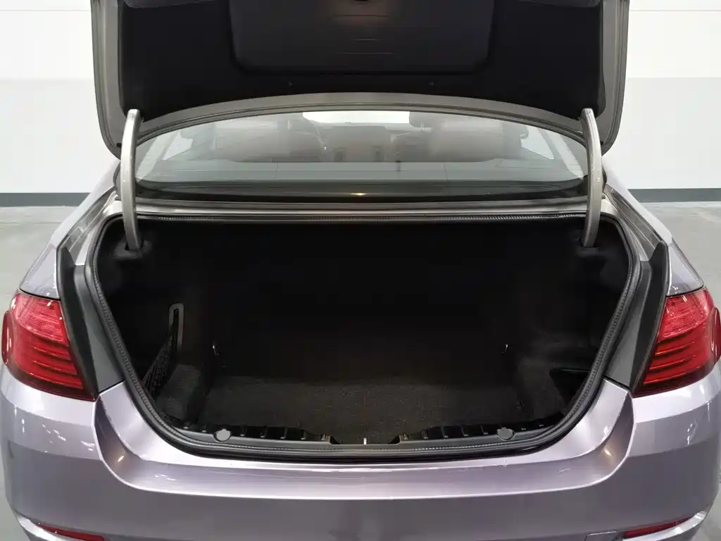 Photo 16 - BMW 5 Series