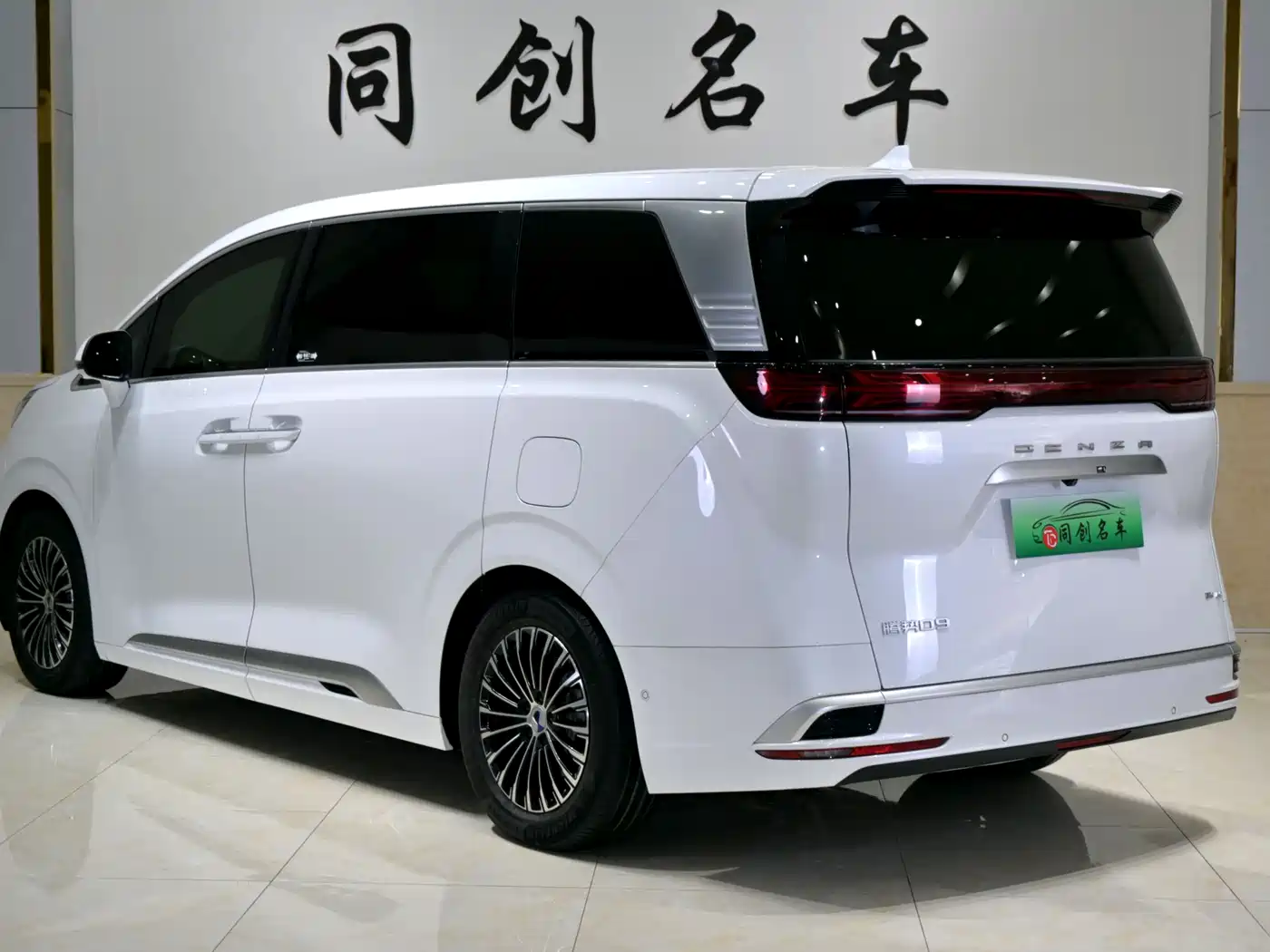 Denza D9 2022 DM-i 970 AWD Flagship фото 4