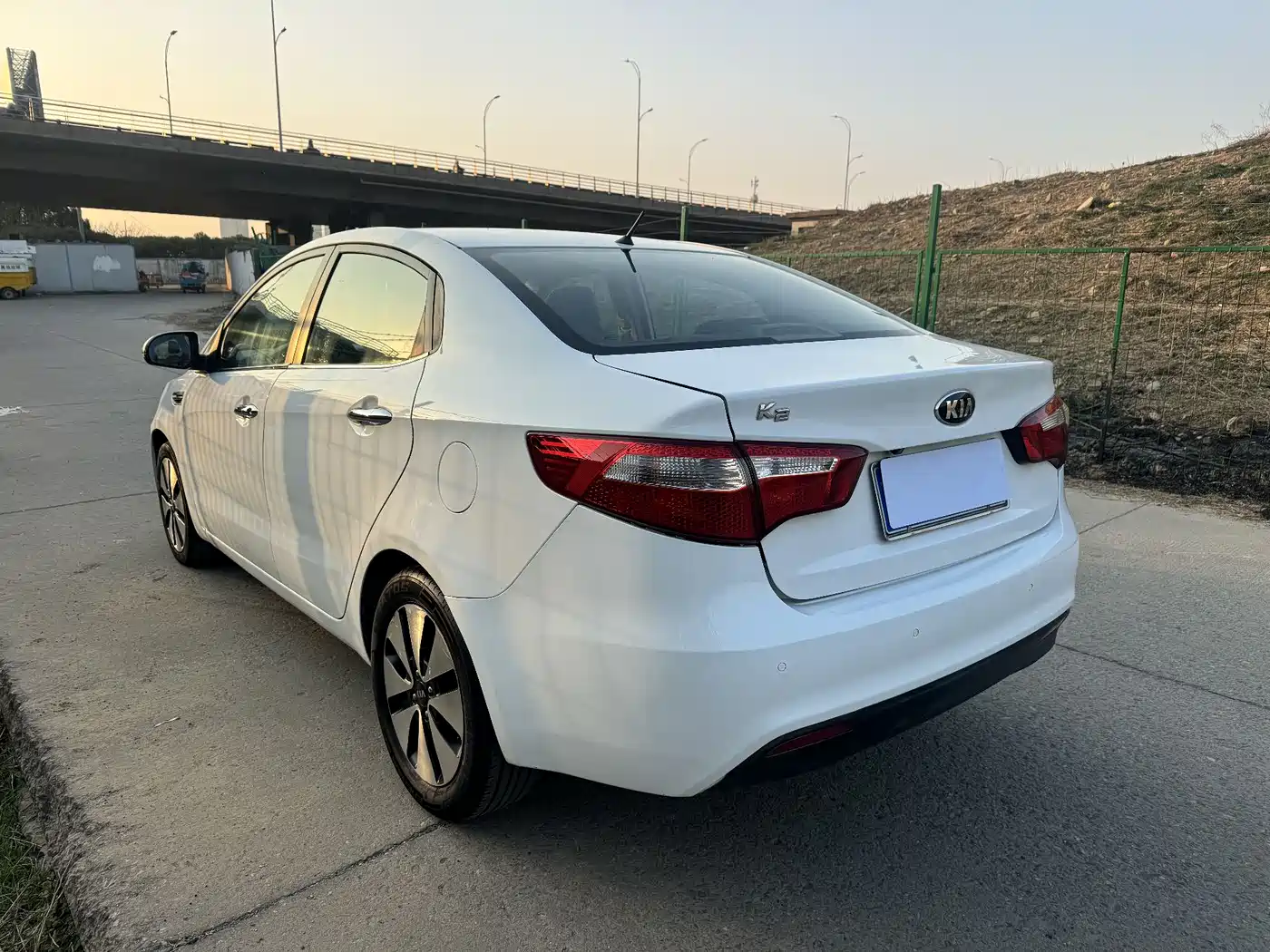 Kia K2 2012 Sedan 1.6L AT Premium Commemorative Edition фото 9