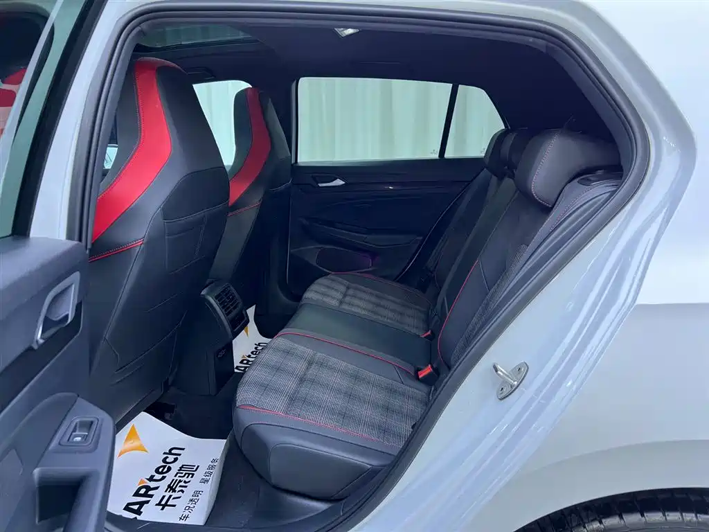 Volkswagen Golf GTI 2023 380TSI DSG GTI фото 8