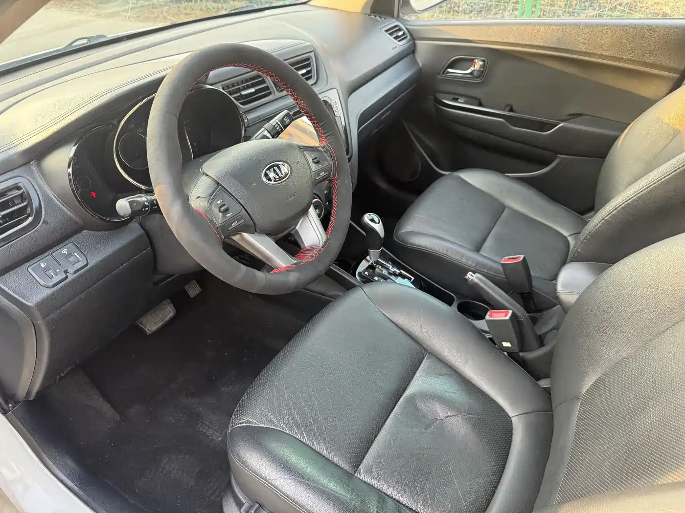 Kia K2 2012 Sedan 1.6L AT Premium Commemorative Edition фото 5