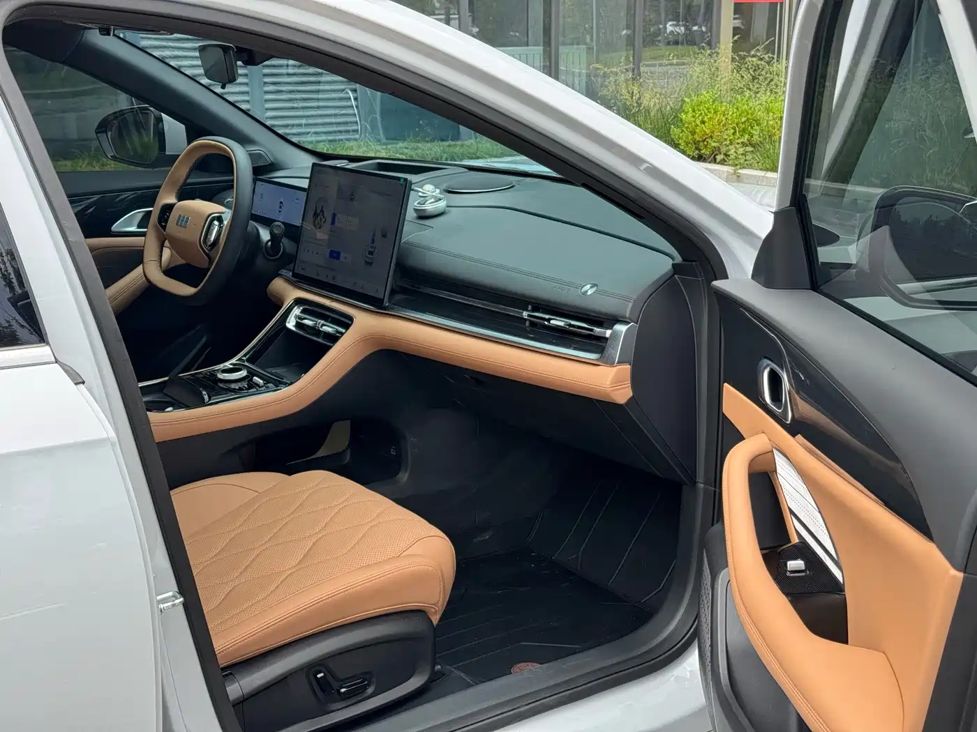 Geely Galaxy Galaxy A7 2025 EM-i 150km Explorer+ Edition фото 25