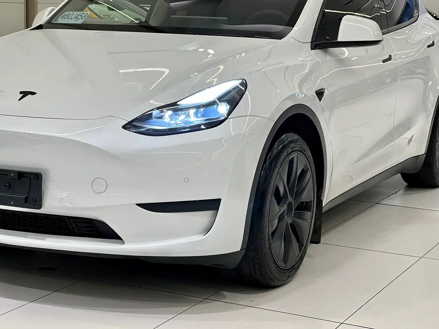 TESLA MODEL Y