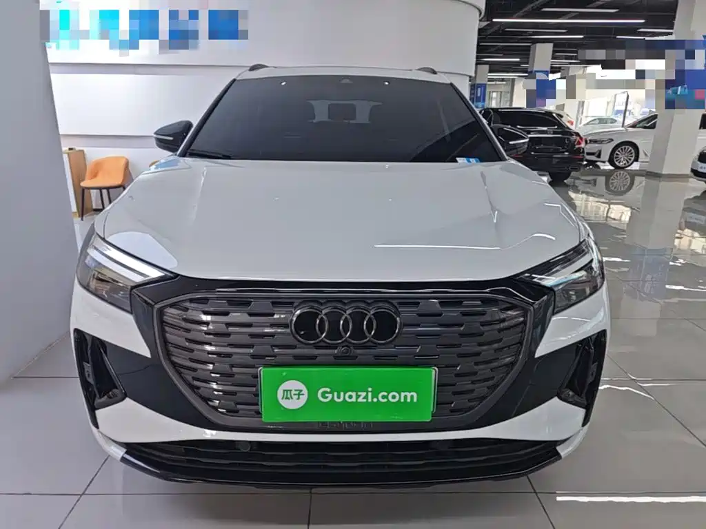 Photo 3 - Audi Q4 e-tron