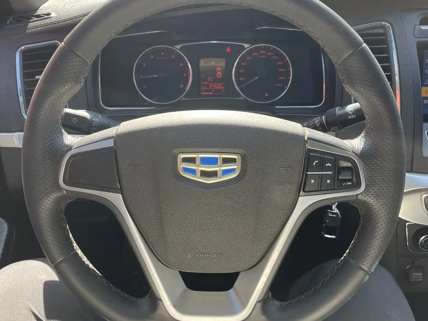Фото 9 - Geely Vision