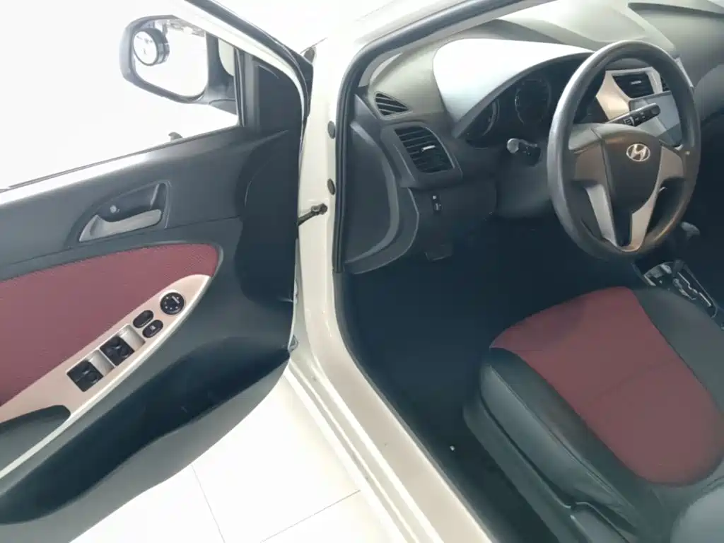 Hyundai Reina 2015 2014 Model 1.4L Automatic GLX