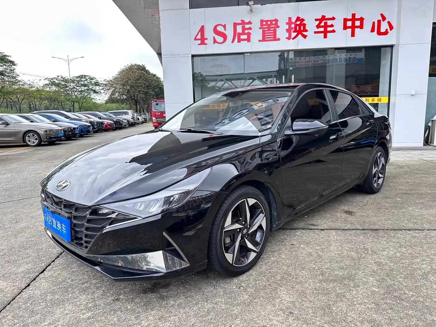 Hyundai Elantra 2021 1.5L CVT LUX Premium Edition
