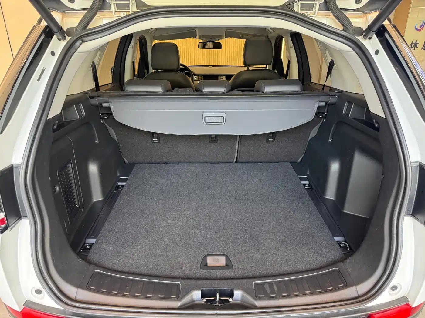 Land Rover Discovery Sport 2018 240PS SE Edition фото 12