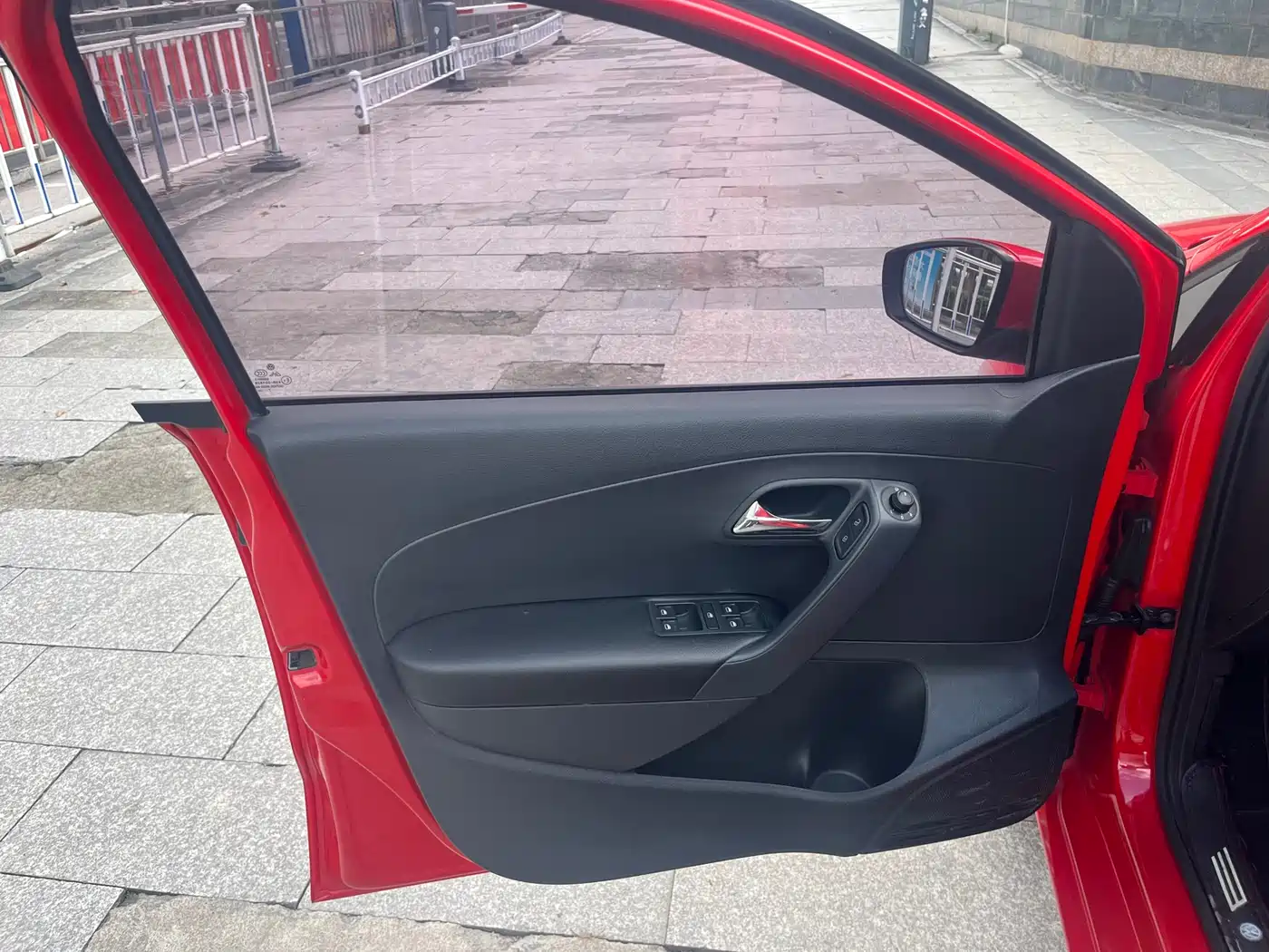 Volkswagen Polo 2016 1.6L Automatic Comfort фото 9