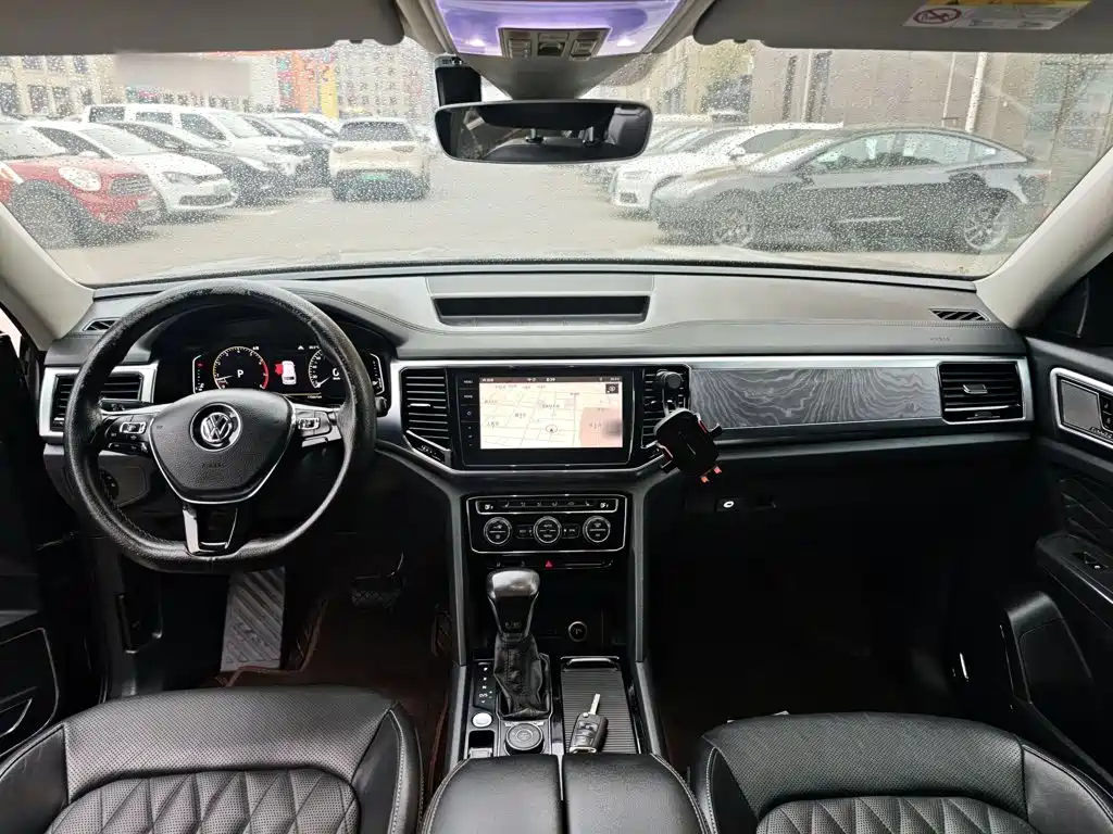 Photo 10 - Volkswagen Teramont