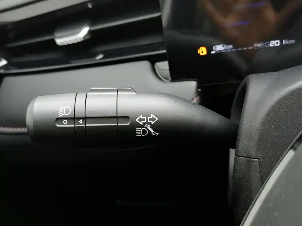 Фото 21 - Roewe i5