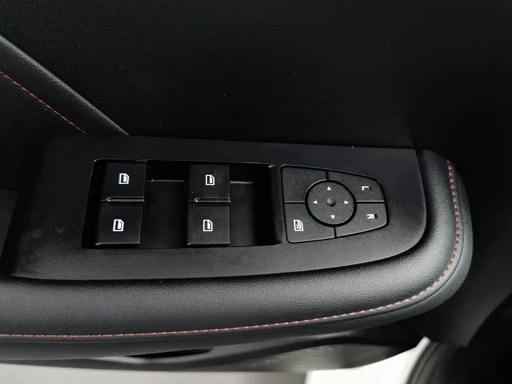 Фото 9 - Roewe i5