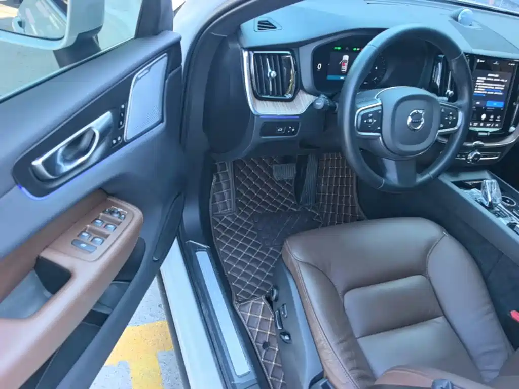 Volvo XC60 2025 2025 B5 AWD Smart Luxury Edition