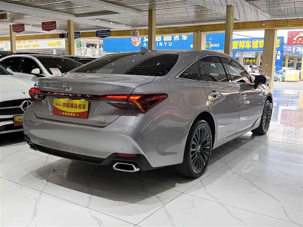 Toyota Avalon 2023 2.0L XLE Premium Edition фото 6
