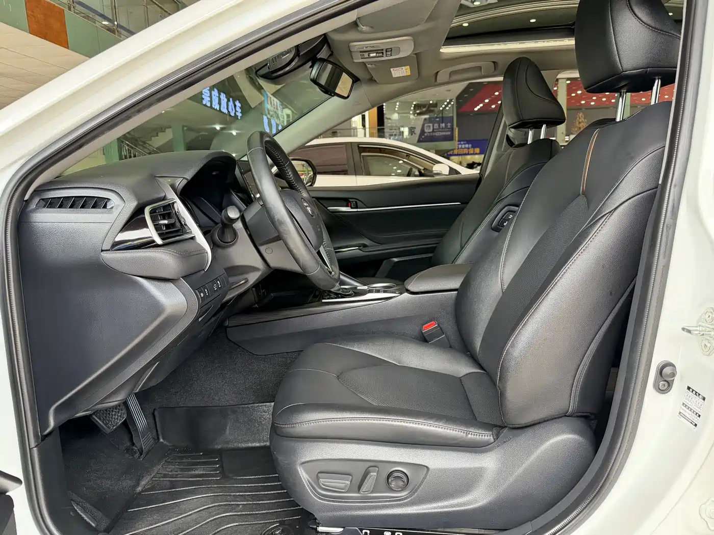Toyota Camry 2021 Hybrid 2.5HG Luxury Edition фото 7