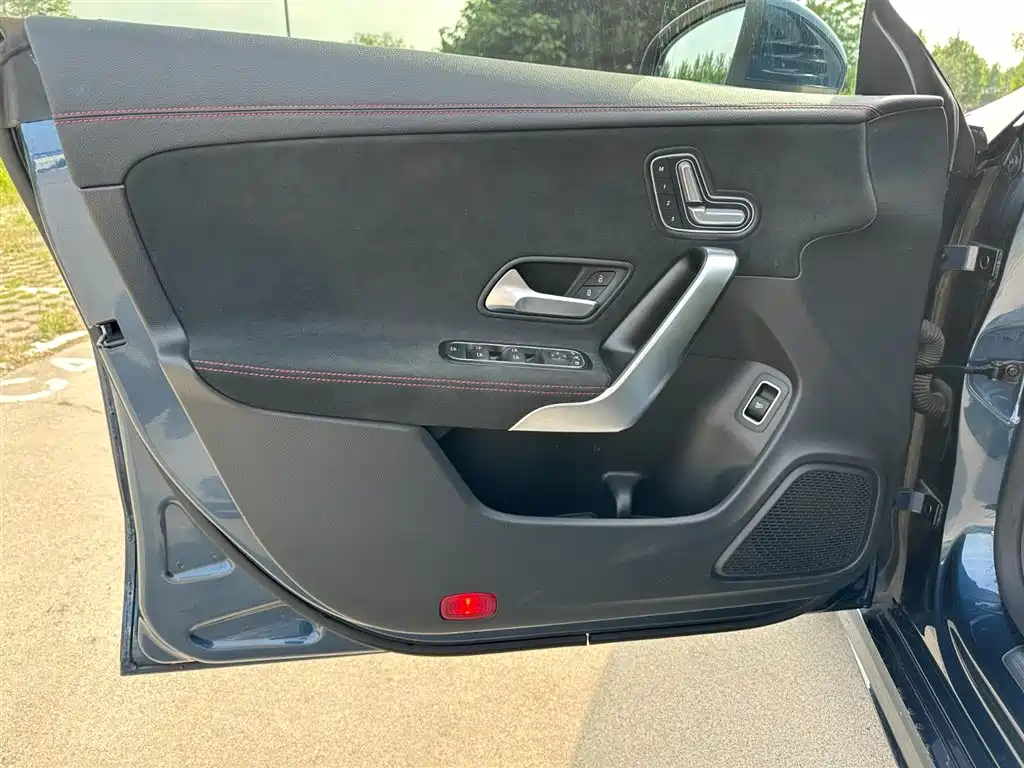 Mercedes-Benz CLA (Import) 2021 CLA 200 фото 12