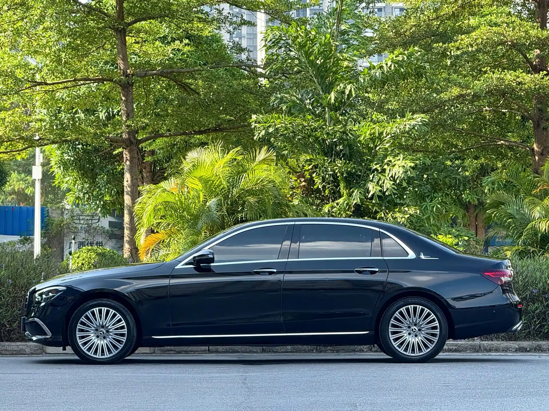Фото 3 - Mercedes-Benz E-Class