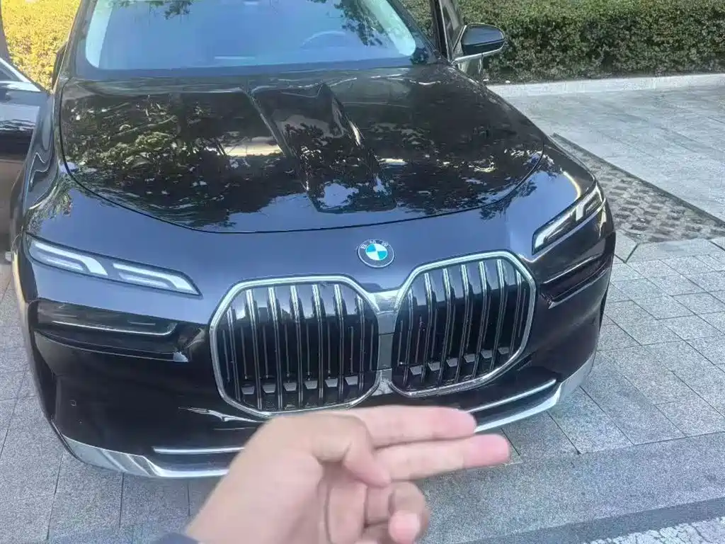 BMW 7-SERIES