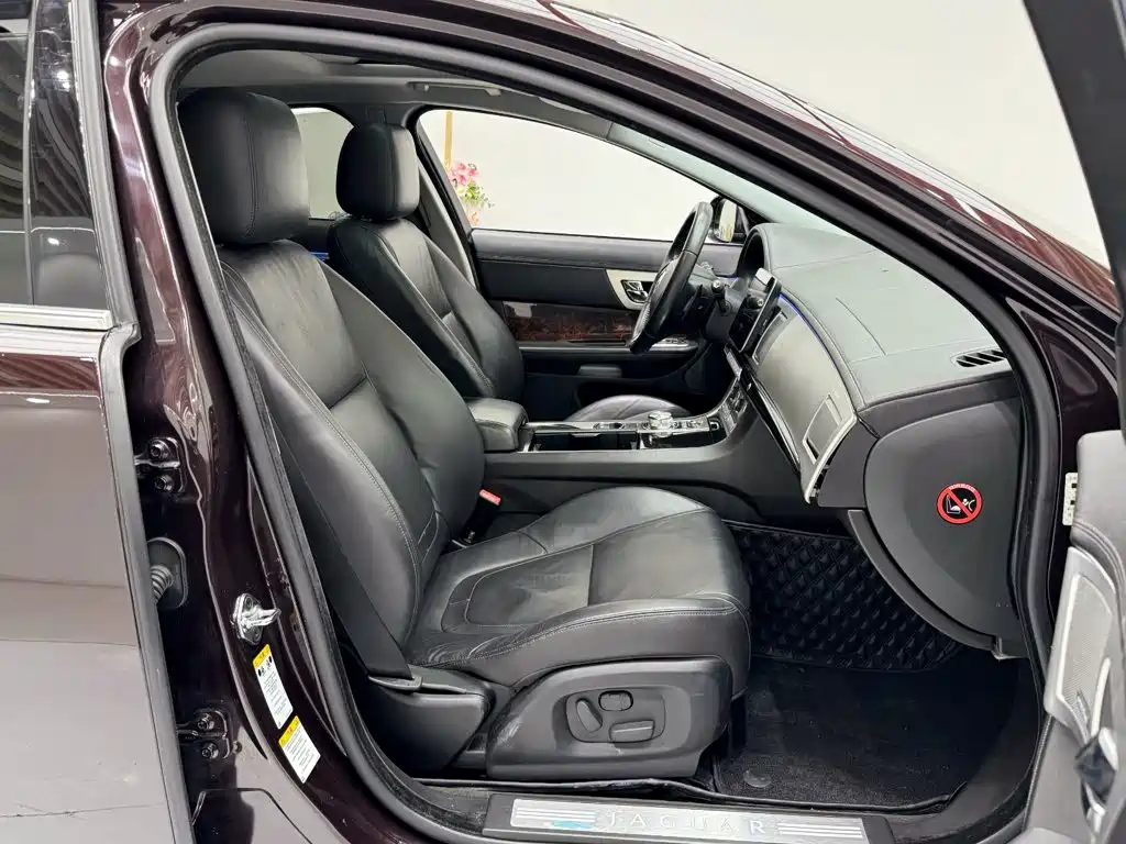 Фото 8 - Jaguar XF